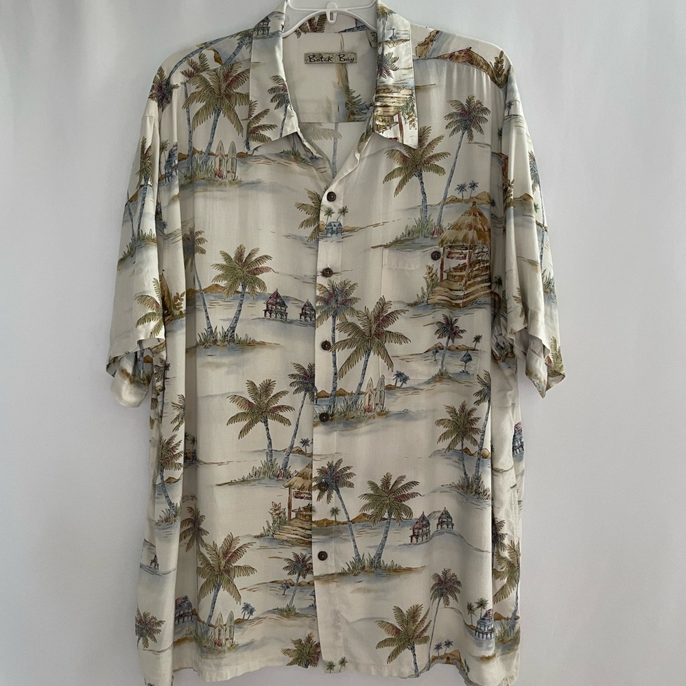 Batik Bay - Men’s Tropical Print Button Down - EUC